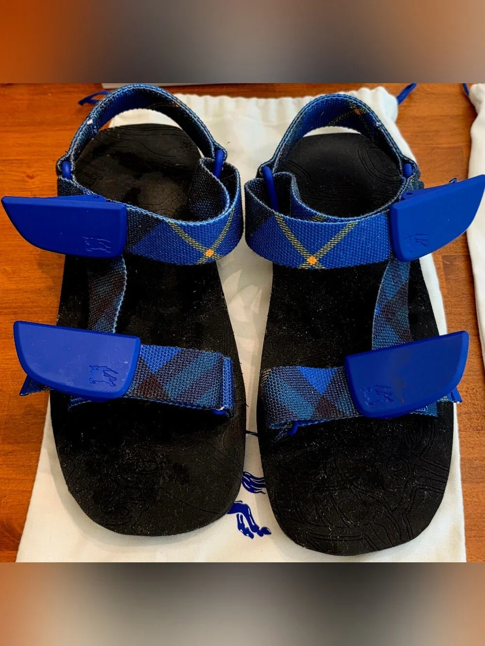 Burberry Trek Check Strap Men's Sz 10.5 Sandals with Black Footbed